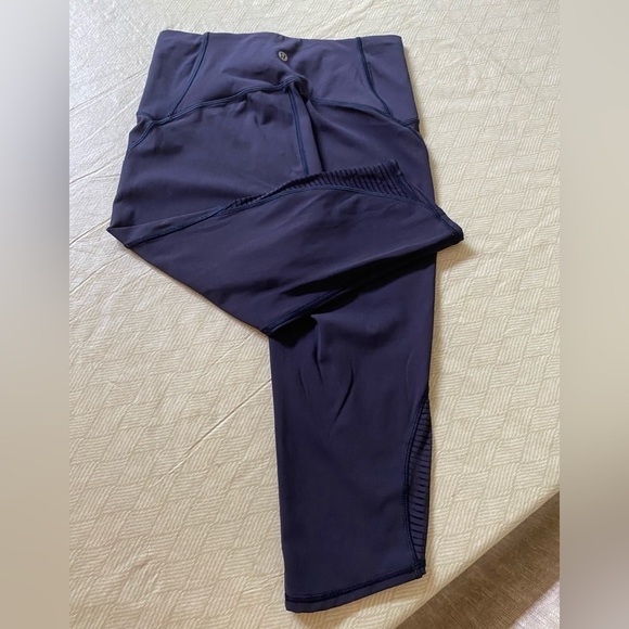 Lululemon Navy Blue Capri size 6 - Picture 12 of 12